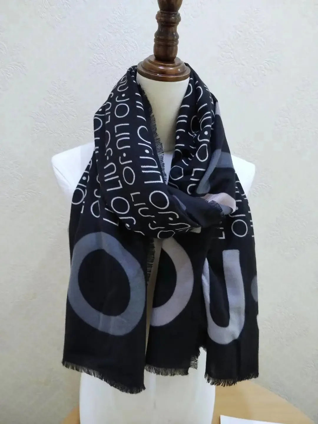 Winter new women's fashion classic printed long scarf warm scarf shawl 2 colors